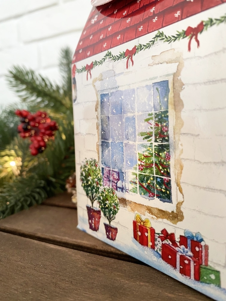 Коробка новогодняя подарочная Тёплая сказка, 91х70х157 (+30) мм (домик) — изображение 3